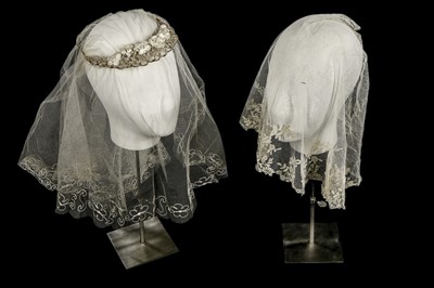 Lot 410 - A good group of assorted lace collars, edgings,...