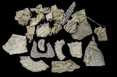 Lot 410 - A good group of assorted lace collars, edgings,...