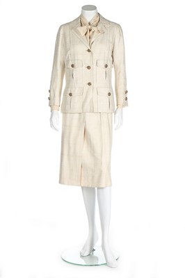 Lot 200 - A Chanel couture ivory slubbed silk/linen suit,...
