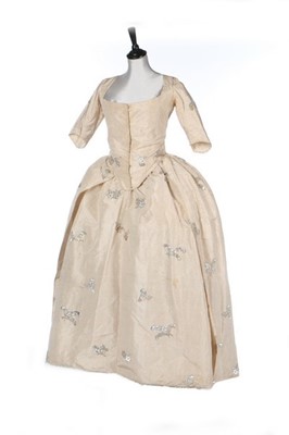 Lot 71 - A brocaded silk robe à l'Anglaise, English,...