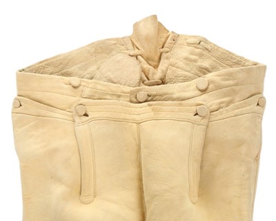 Lot 39 - A pair of men's doeskin breeches, 1790-1800,...