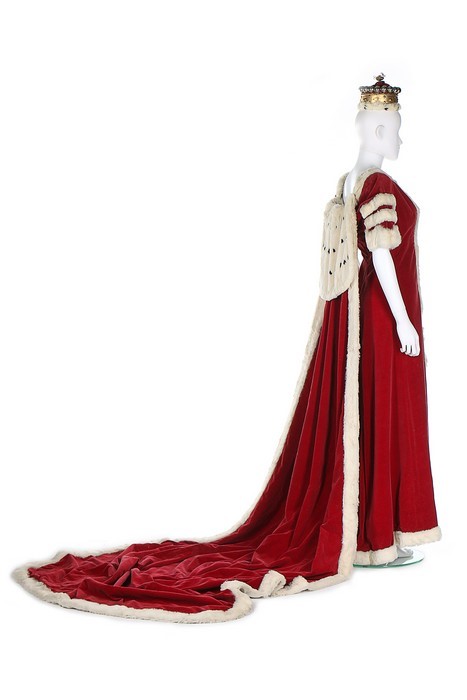 Lot 32 - Coronation robes for a Viscount and