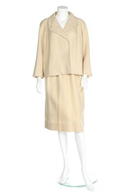 Lot 122 - A Balenciaga couture cream wool day suit,...