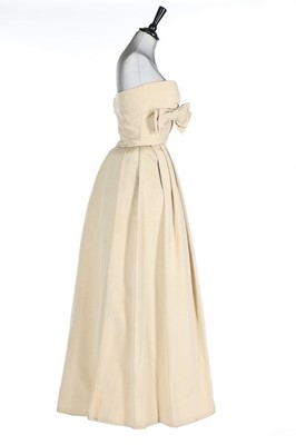 Lot 119 - A Christian Dior London ivory faille ball gown,...