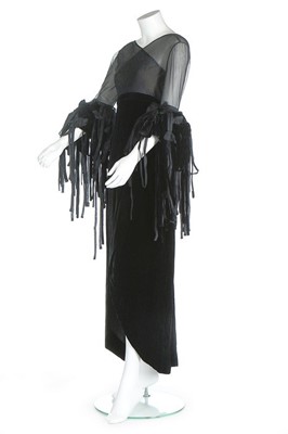 Lot 141 - A Pierre Balmain couture black velvet evening...