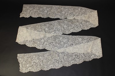 Lot 440 - A good Brussels mixed lace flounce, circa 1880,...