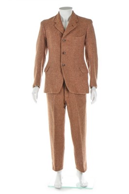 Lot 260 - A Herbert Powell heather-pink tweed suit, 1947,...