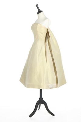 Lot 33 - A Givenchy haute couture shot chartreuse/ivory...