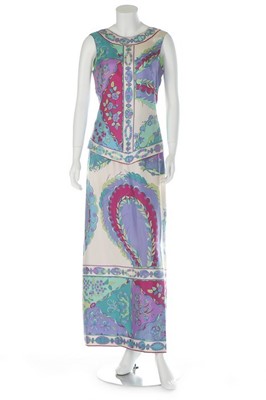 Lot 160 - A Pucci printed silk foulard ensemble, late...