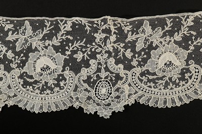 Lot 452 - A good group of Brussels needlepoint lace,...