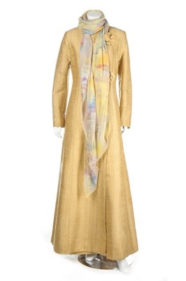 Lot 122 - A Molyneux couture slubbed gold silk and...