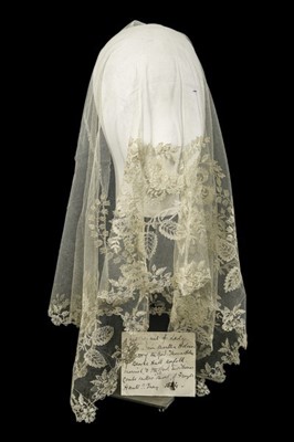 Lot 416 - A good group of bonnet veils and fichus, 1820s-...