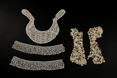 Lot 471 - A collection of Italian needle lace, 17th...