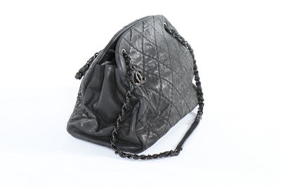 Lot 2 - A Chanel dark grey leather shoulder bag,...