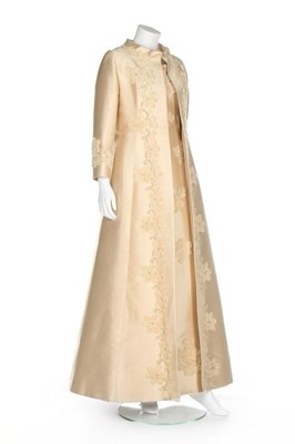 Lot 150 - A fine Pierre Balmain embroidered ivory gazar...