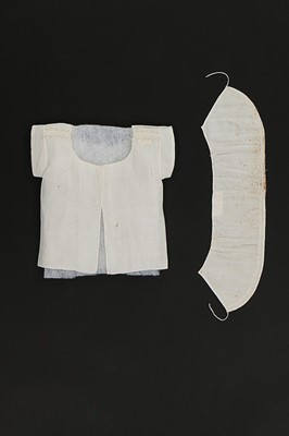Lot 26 - A group of fine linen baby garments believed...