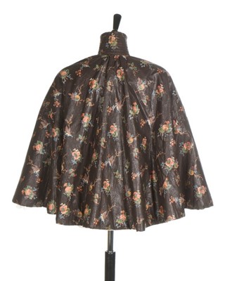 Lot 31 - A chintz block-printed capelet, late 18th...