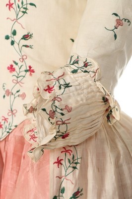 Lot 30 - An embroidered lawn robe à l'Anglaise, circa...