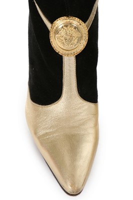 Lot 285 - A fine and rare Gianni Versace black silk...