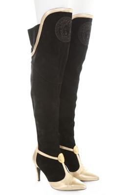 Lot 285 - A fine and rare Gianni Versace black silk...