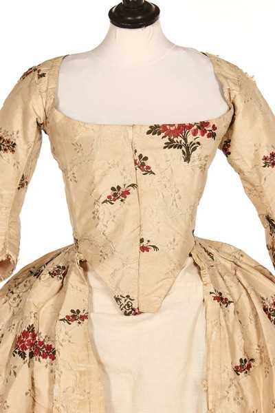 Lot 271 - A Spitalfields silk robe l'Anglaise, 1770-80,