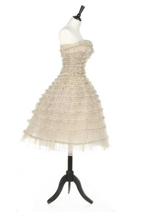 Lot 123 - A fine Christian Dior couture point d'esprit...