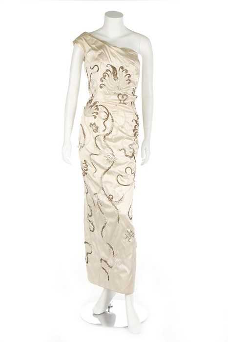 Lot 260 - A Jeanne Lafaurie couture embroidered ivory...