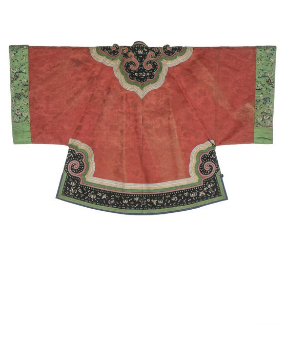 Lot 387 - A woman's peach damask satin informal robe,