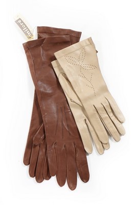 Lot 51 - A large group of leather gloves, 1930s-50s,...