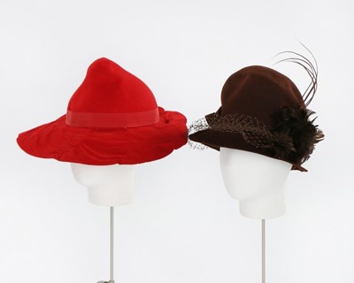 Lot 52 - A group of ladies hats, mainly 1940s,...
