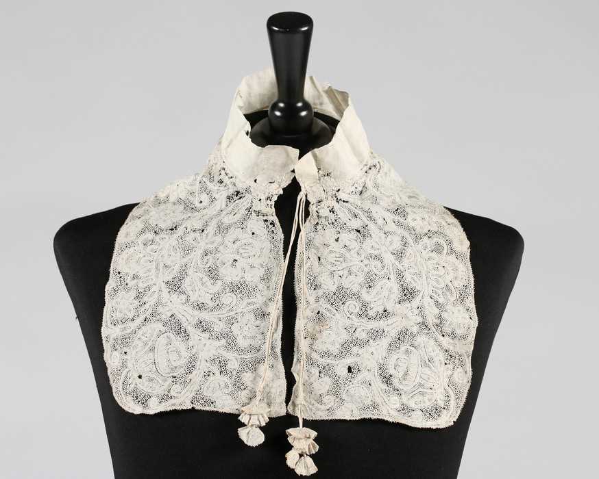 Click for high resolution Lot 13 - A collar of Milanese bobbin lace, believed to...