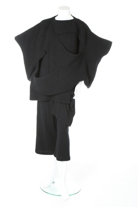 Lot 184 - A Comme des Garçons black knitted top,