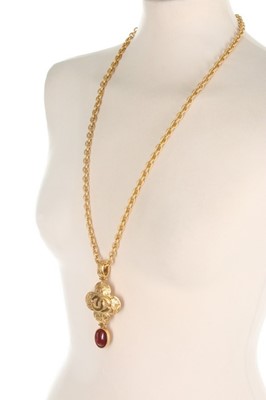 Lot 1 - A Chanel gilt metal pendant necklace, 1996,...