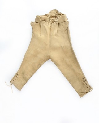 Lot 29 - A pair of men's doeskin breeches, circa 1790,...