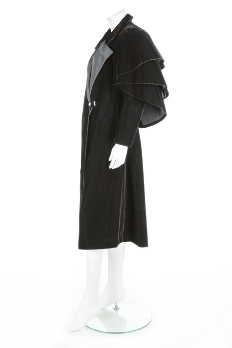Lot 64 - An Elsa Schiaparelli couture black velvet