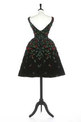 Lot 81 - A Pierre Balmain couture embroidered cocktail...