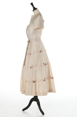 Lot 92 - A Fontana Sisters couture ivory shantung dress,...