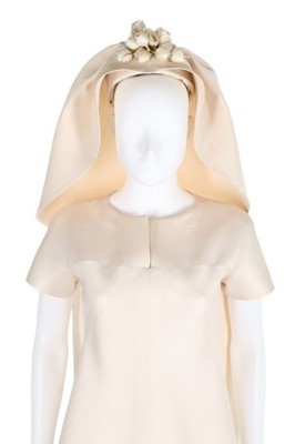 Lot 106 - A fine and important Balenciaga couture ivory...
