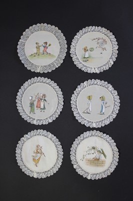 Lot 406 - A group of table linen, runners and doilies,...