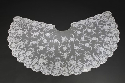 Lot 418 - A muslin appliqué capelet, 1860s, with overall...