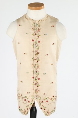 Lot 306 - A gentleman's embroidered ivory cannelé silk...