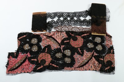 Lot 244 - A large general collection of beaded,...