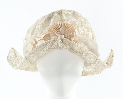 Lot 253 - A wired lace bridal hat, 1914, trimmed with...