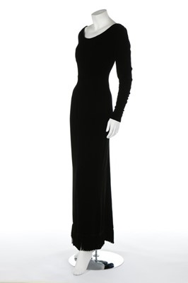 Lot 1 - A Pierre Balmain couture black velvet evening...