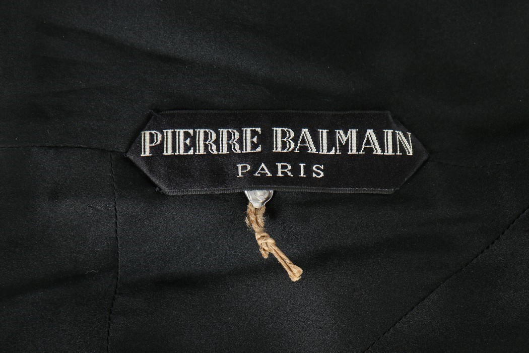 Lot 1 - A Pierre Balmain couture black velvet evening
