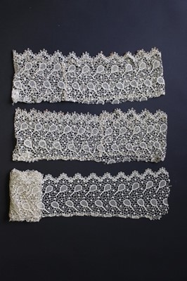 Lot 404 - A large general collections of machine lace...