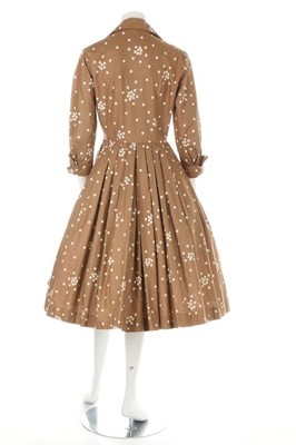 Lot 40 - A printed cotton dress, 1950s, brown ground...