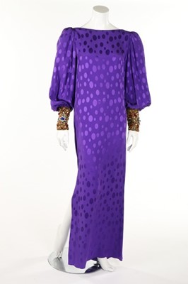 Lot 181 - An Oscar de la Renta purple silk evening gown,...