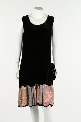 Lot 235 - Late 1920s evening wear, comprising: black...