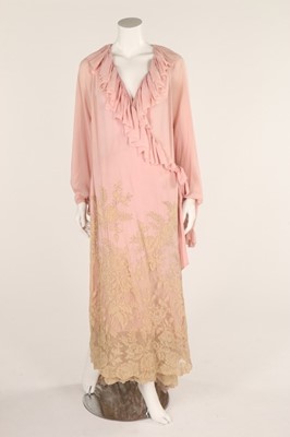 Lot 59 - A group 1930s lingerie and nightwear,...